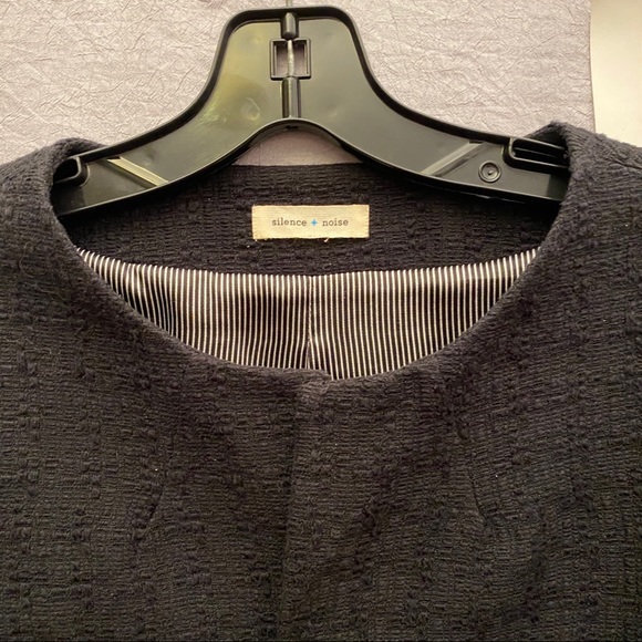 SILENCE + NOISE Black Open Front Blazer. Size M - Picture 4 of 6